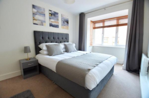 Luxury 2 BR Fully Furnished Flat in Crawley - 2 FREE Parking Spaces